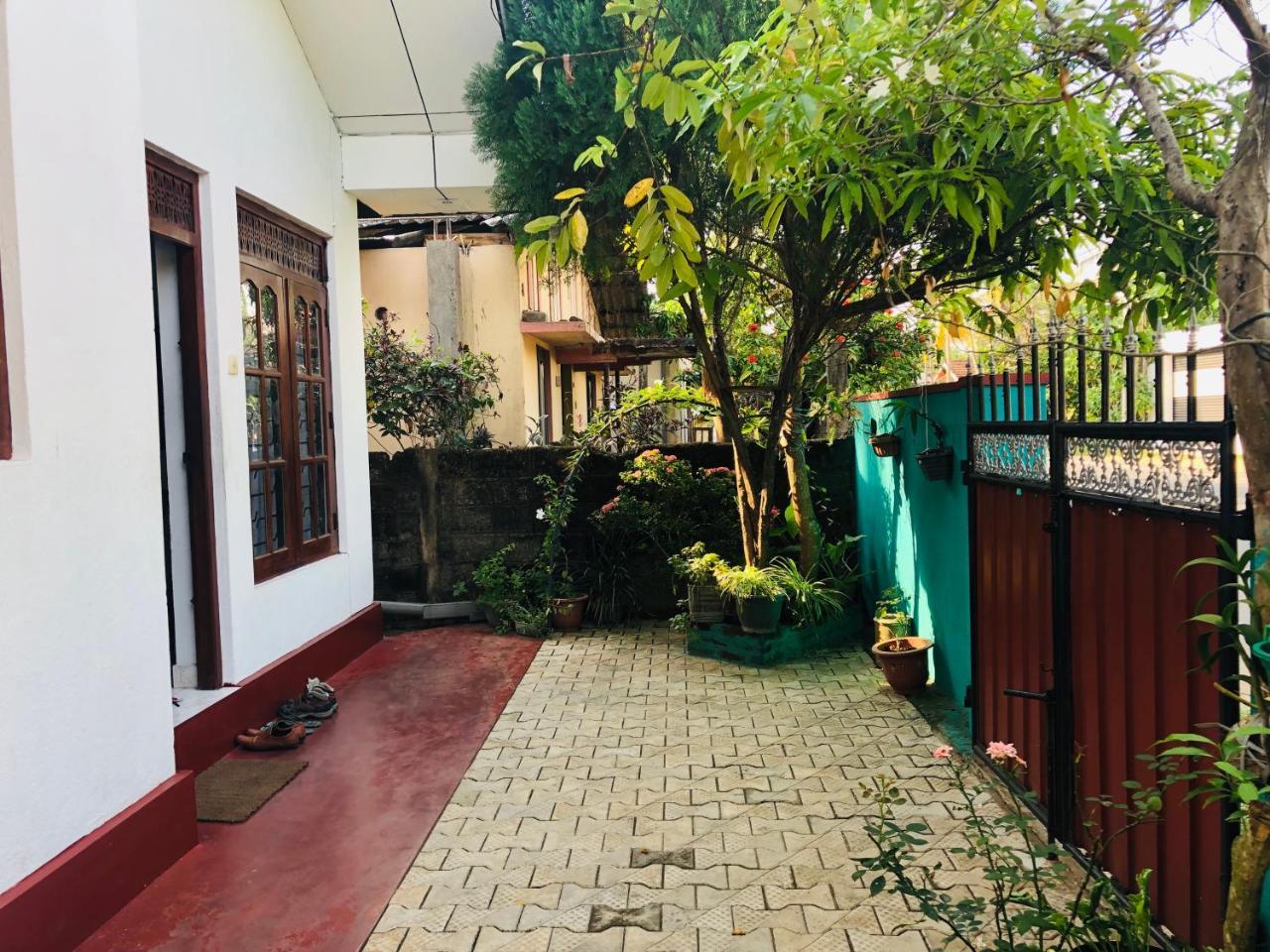 Hikkaduwa Backyard Beach Homestay 高尔 外观 照片